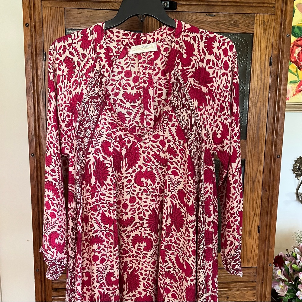 100% silk Women’s S long sleeve V-neck maxi dress